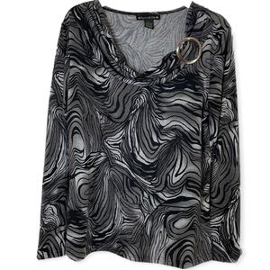 Women’s size large quarter sleeve black & gray top